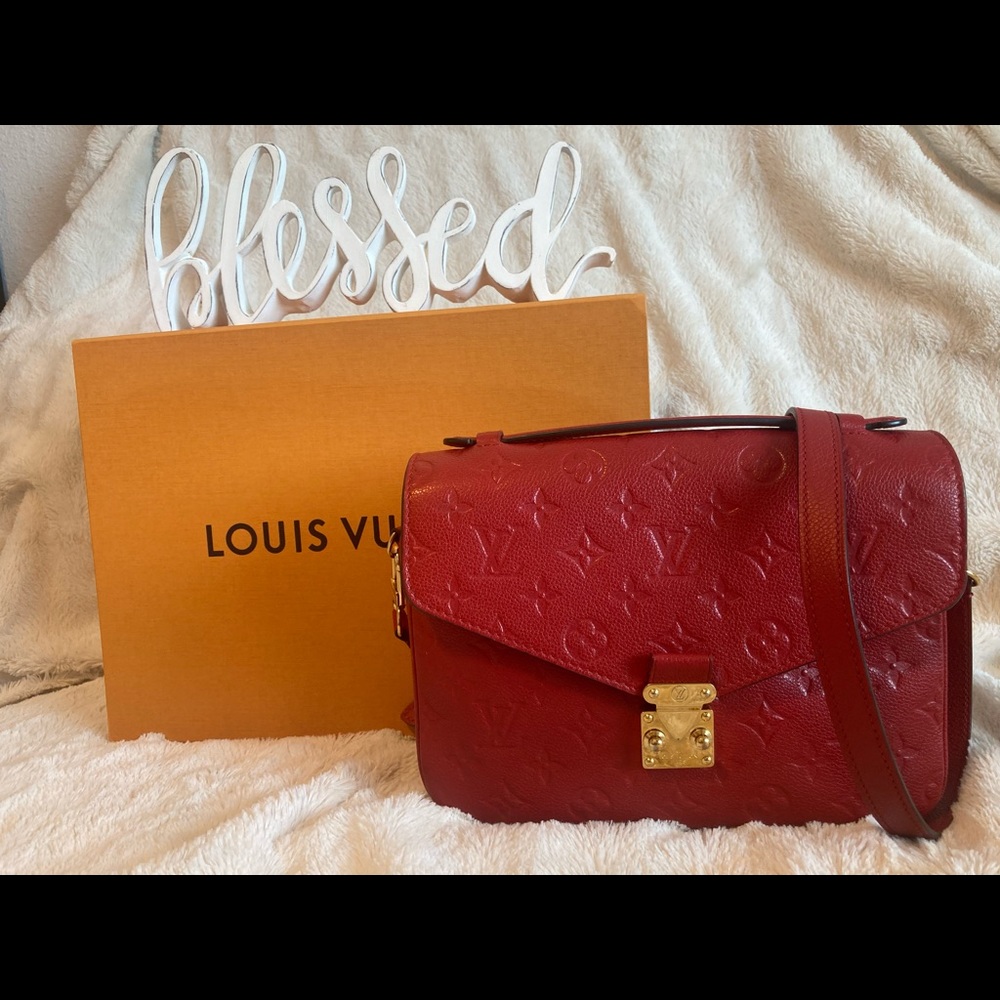 SOLD❤️$2000 Cherry Red Louis Vuitton Pochette Métis ❤️